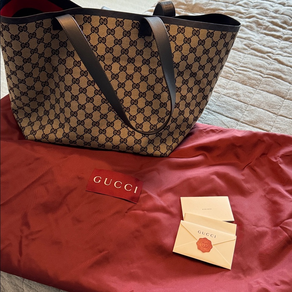 Gucci navy and beige tote - Picture 6 of 6